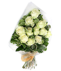 Ankara Ayaş çiçekçilik görsel çiçek modeli firmamızdan 11 adet beyaz gülden buket çiçeği